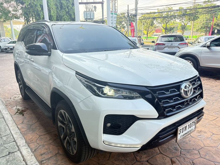 รถ Toyota Fortuner 2.4 Commander สี ขาว