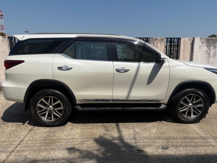 Toyota Fortuner 2016 2.4 V Utility-car ดีเซล เกียร์อัตโนมัติ ขาว รูปที่ 2