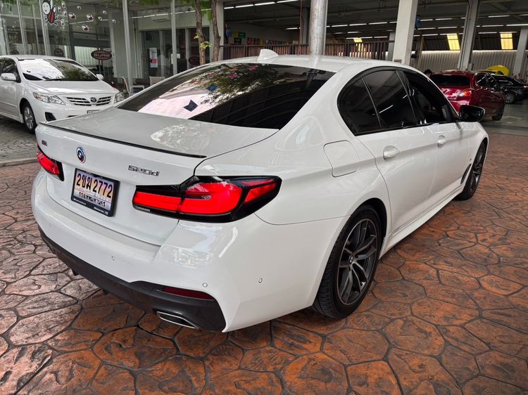 BMW Series 5 2021 520d Sedan ดีเซล ไม่ติดแก๊ส เกียร์อัตโนมัติ ขาว รูปที่ 3