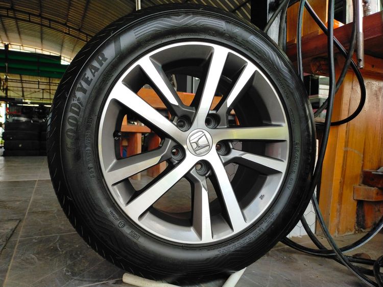 แม็กฮอนด้า ขอบ16 พร้อมยางกู๊ดเยียร์ 215 55 16 ปี24 แม็กสวยทุกวง ไม่ดุ้งไม่คดไม่แตก ยางสวยทุกเส้นใส่ civic ได้ทุกรุ่น