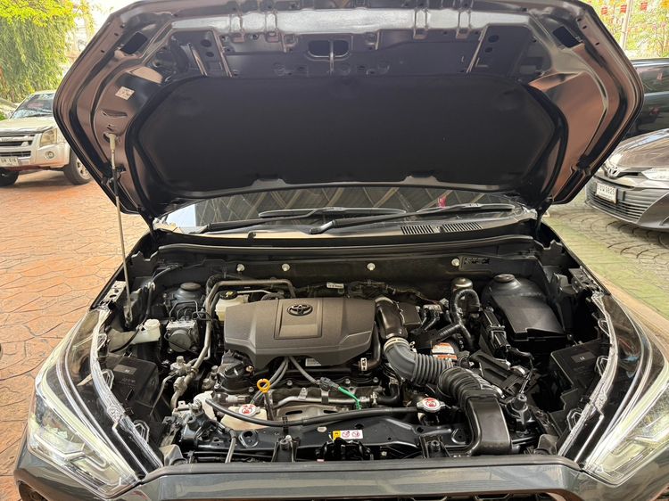 Toyota Yaris Cross 2024 1.5 HEV Premium Luxury Sedan ไฮบริด ไม่ติดแก๊ส เกียร์อัตโนมัติ เทา รูปที่ 2