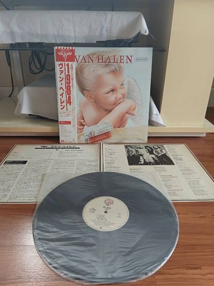 ขายแผ่นเสียง Van Halen - 1984 ปกแผ่น NM ราคา 550 บาท ค่าส่ง 50 บาท โทร.ไลน์ 0811377711 รูปที่ 3