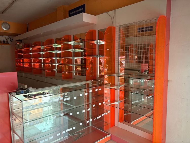 ชั้นวางยา ตู้ยา ในร้านยา ขายทั้งชุด สำหรับอาคาร 1 คูหา