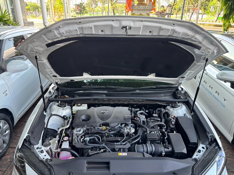 Toyota Camry 2025 2.5 HEV Premium Luxury Sedan ไฮบริด ไม่ติดแก๊ส เกียร์อัตโนมัติ ขาว รูปที่ 2