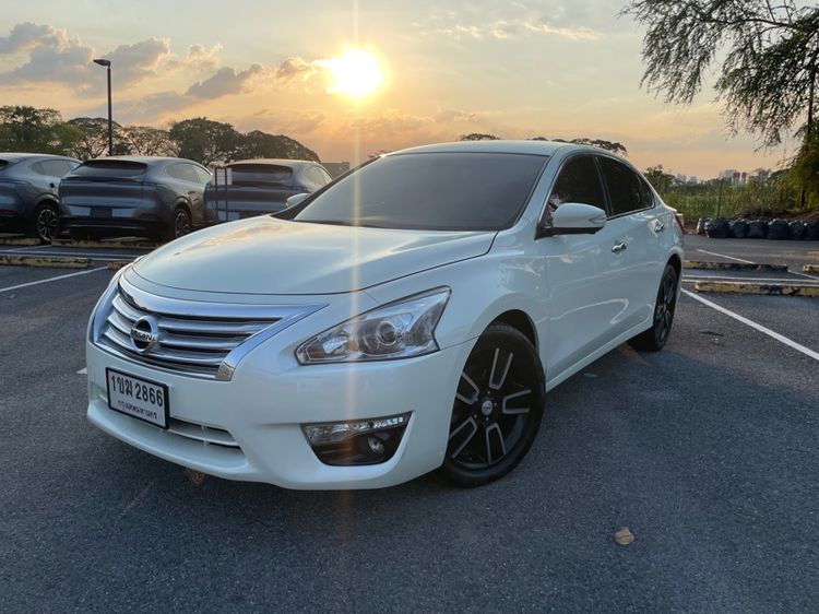 รถ Nissan Teana 2.0 200 XL สี ขาว