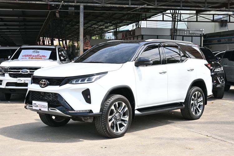 รถ Toyota Fortuner 2.8 Legender 4WD สี ขาว