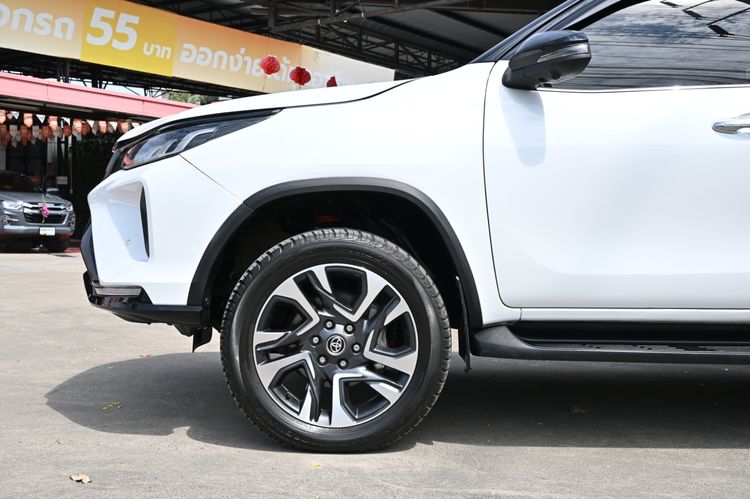 Toyota Fortuner 2021 2.8 Legender 4WD Utility-car ดีเซล ไม่ติดแก๊ส เกียร์อัตโนมัติ ขาว รูปที่ 4