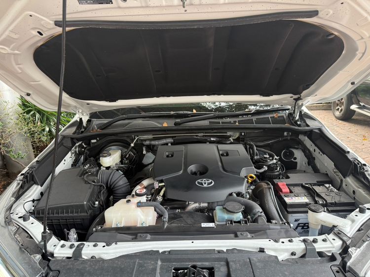 Toyota Hilux Revo 2025 Double Cab Prerunner 2x4 2.4 Rocco Pickup ดีเซล ไม่ติดแก๊ส เกียร์อัตโนมัติ ขาว รูปที่ 2