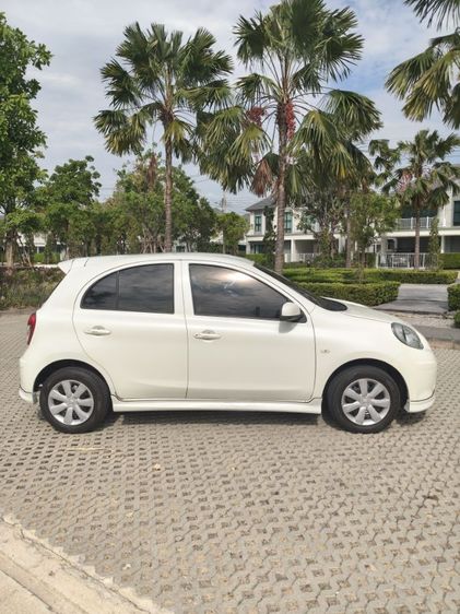 รถ Nissan March 1.2 E สี ขาว