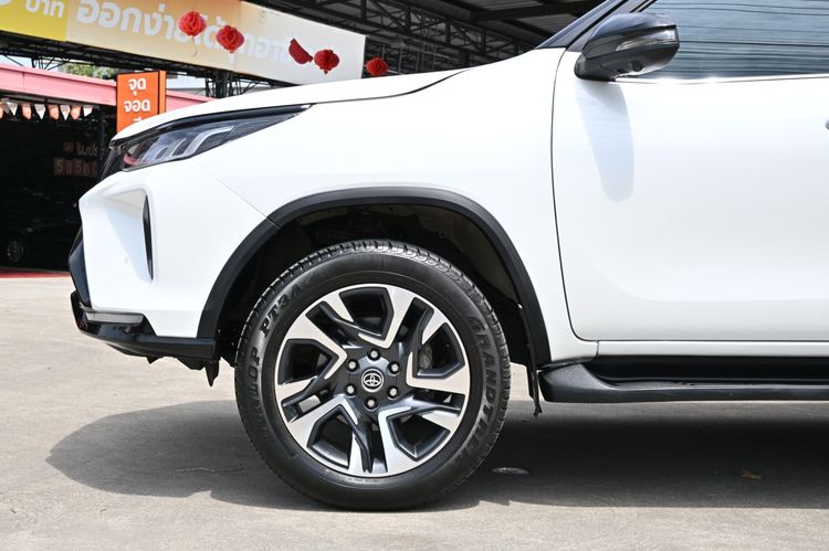 Toyota Fortuner 2021 2.8 Legender 4WD Utility-car ดีเซล ไม่ติดแก๊ส เกียร์อัตโนมัติ ขาว รูปที่ 3
