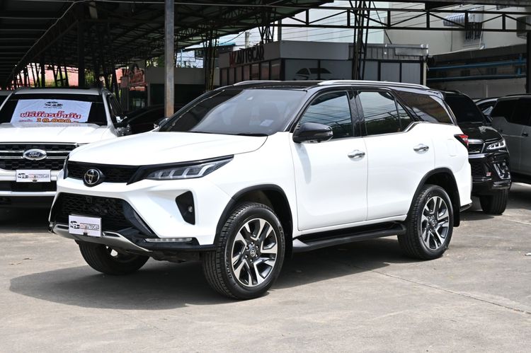 รถ Toyota Fortuner 2.8 Legender 4WD สี ขาว