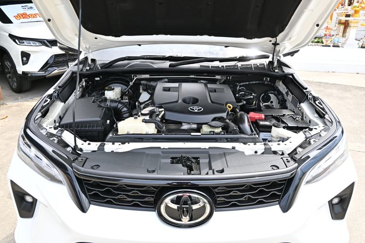 Toyota Fortuner 2021 2.8 Legender 4WD Utility-car ดีเซล ไม่ติดแก๊ส เกียร์อัตโนมัติ ขาว รูปที่ 4