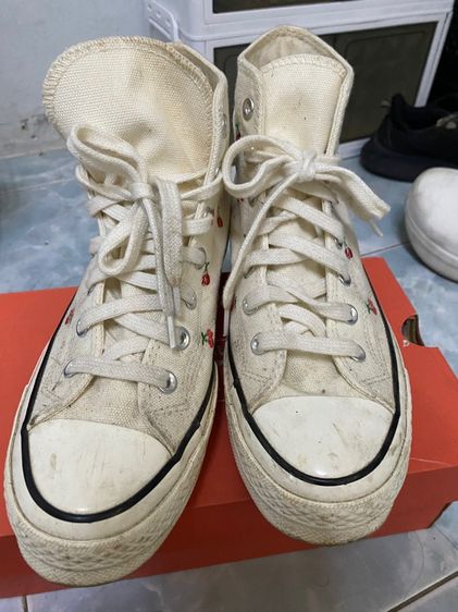 Converse รุ่น Chuck Taylor All Star 70 Hi "Cherry Egret" สีออฟไวท์พร้อมลายปักเชอร์รี่สี รูปที่ 3