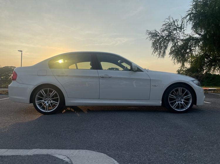 BMW Series 3 2012 320d Sedan ดีเซล ไม่ติดแก๊ส เกียร์อัตโนมัติ ขาว รูปที่ 3