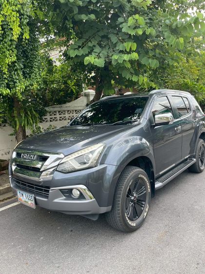 รถ Isuzu MU-X 1.9 สี บรอนซ์เงิน