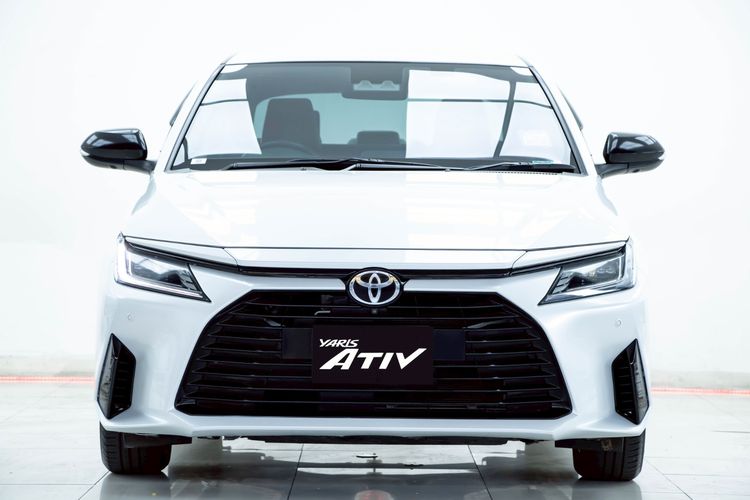 Toyota Yaris ATIV 2024 1.2 Premium Luxury Sedan เบนซิน ไม่ติดแก๊ส เกียร์อัตโนมัติ ขาว รูปที่ 4