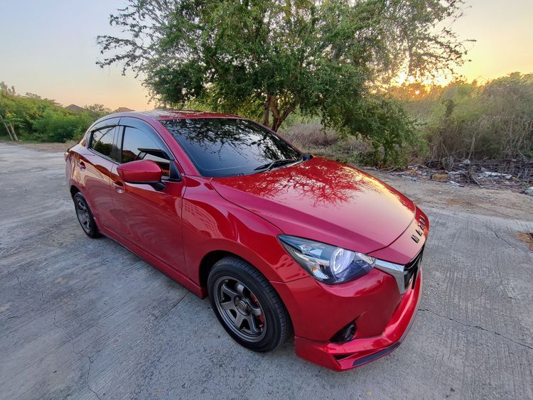 Mazda Mazda 2 2016 1.3 High Connect Sedan เบนซิน เกียร์อัตโนมัติ แดง รูปที่ 2