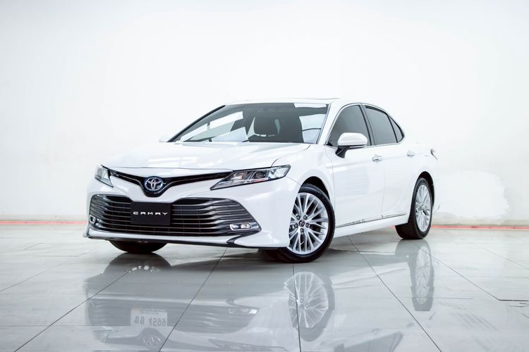 รถ Toyota Camry 2.5 G สี ขาว