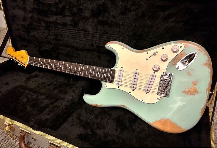Custom strat relic guitar