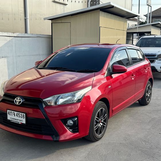 รถ Toyota Yaris 1.2 E สี แดง