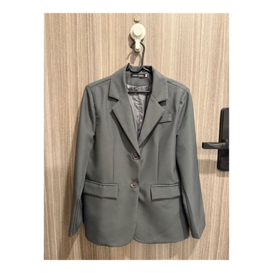 เสื้อสูทสีเทา