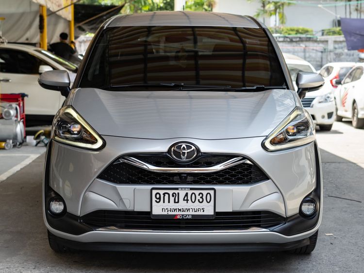 รถ Toyota Sienta 1.5 V สี เทา