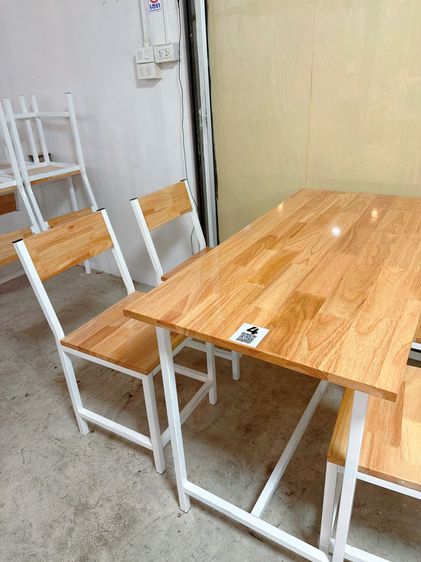 โต๊ะเก้าอี้สภาพดี