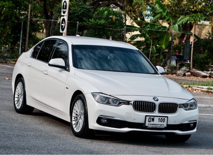 รถ BMW Series 3 320i สี ขาว