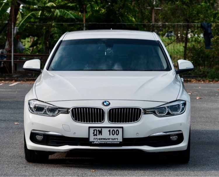 BMW Series 3 2017 320i Sedan เบนซิน ไม่ติดแก๊ส เกียร์อัตโนมัติ ขาว รูปที่ 2