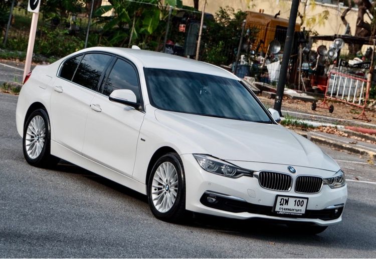 BMW Series 3 2017 320i Sedan เบนซิน ไม่ติดแก๊ส เกียร์อัตโนมัติ ขาว รูปที่ 3