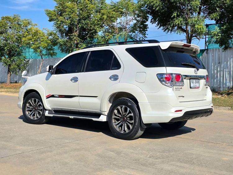 Toyota Fortuner 2017 3.0 TRD Sportivo 4WD ดีเซล ไม่ติดแก๊ส เกียร์อัตโนมัติ ขาว รูปที่ 3