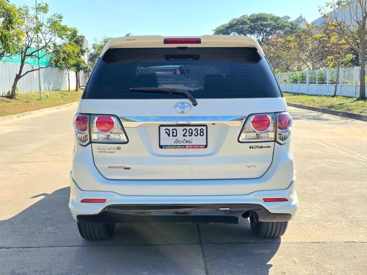 Toyota Fortuner 2017 3.0 TRD Sportivo 4WD ดีเซล ไม่ติดแก๊ส เกียร์อัตโนมัติ ขาว รูปที่ 2