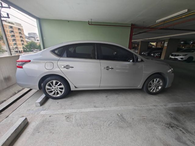 รถ Nissan Sylphy 1.6 V สี บรอนซ์เงิน