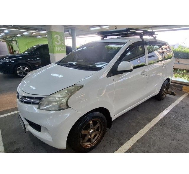 รถ Toyota Avanza 1.5 E สี ขาว