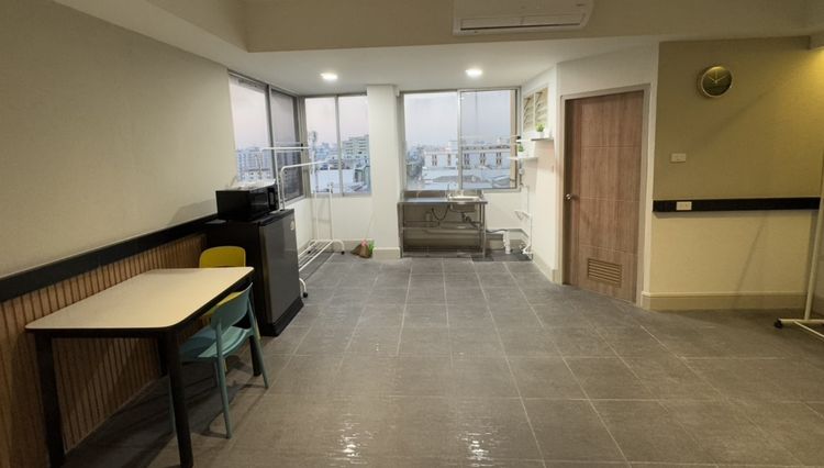 อื่นๆ ไม่อนุญาต ตกแต่งครบ สร้างเสร็จก่อน 2010 ให้เช่าคอนโด แกรนด์พาเลซ ลาดพร้าว 122 ราม 65 MRT มหาดไทย ตึก A ชั้น 9 ห้องไม่มีระเบียง 40 ตรม เช่าถูก 8,000 บาท  รูปที่ 4