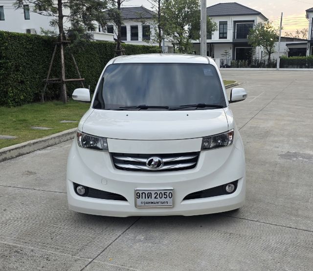 รถ Toyota BB 1.5 Z สี ขาว