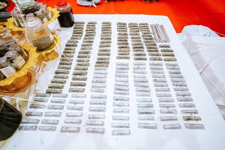 หลวงปู่ศิลา สิริจันโท รุ่นหนุนดวง เลข19 เนื้อชินฤทธิ์ รูปที่ 9