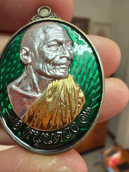 หลวงปู่ศิลา สิริจันโท หนุนดวง เนื้อนวะฤทธิ์ลงยาเขียวหน้ากาก 2 กษัตริย์ รูปที่ 8