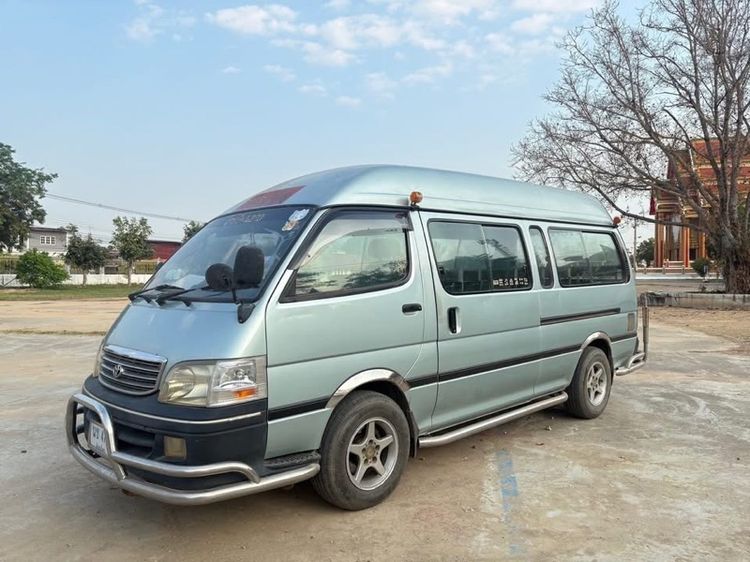 รถ Toyota Hiace 3.0 Commuter สี เทา