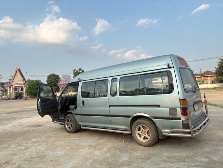 Toyota Hiace 2004 3.0 Commuter Van ดีเซล ไม่ติดแก๊ส เกียร์ธรรมดา เทา รูปที่ 3