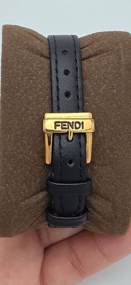 FENDI Swiss Made Lady Watch – หน้าปัดโรมัน สีทองคลาสสิก สายหนังดำ สไตล์หรูสุภาพ รูปที่ 4
