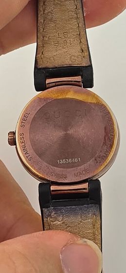 GUCCI Lady Watch GG Design – นาฬิกาผู้หญิง สีโรสโกลด์ หน้าปัดเทา สายหนังดำ ดีไซน์หรู รูปที่ 3