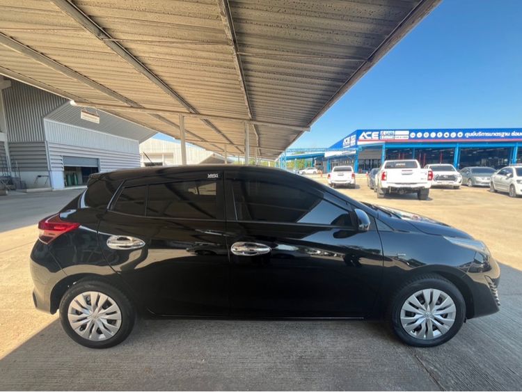 Toyota Yaris 2019 1.2 J Sedan เบนซิน ไม่ติดแก๊ส เกียร์อัตโนมัติ ดำ รูปที่ 2