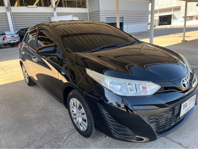 รถ Toyota Yaris 1.2 J สี ดำ