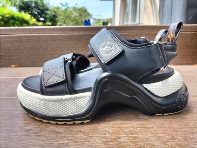 ขายรองเท้าLouis Vuitton Archlight 1.0 Beach Sandals Women's Black

