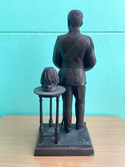 รูปปั้น เสด็จพ่อ ร.5 ทองเหลือง เก่าสะสม รูปที่ 10