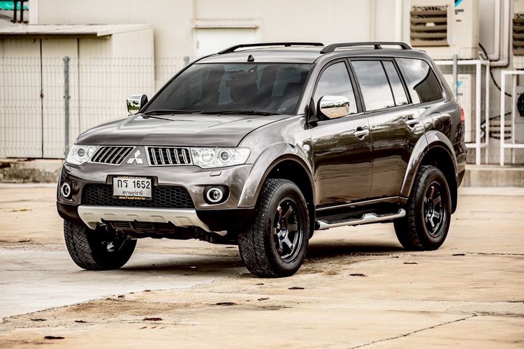 รถ Mitsubishi Pajero Sport 2.5 GT สี น้ำตาล
