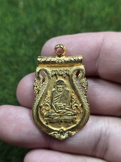 พระเหรียญฉลุหลวงปู่เอี่ยมเก่าๆ