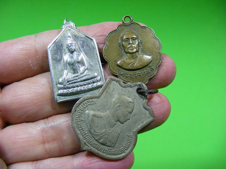 3 เหรียญ เก่า  พระบ้านๆเดิมๆ