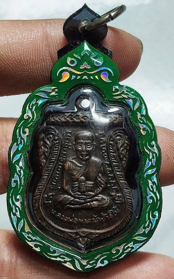 พระเหรียญหลวงปู่ทวดเก่าเลี่ยมกรอบเก่า